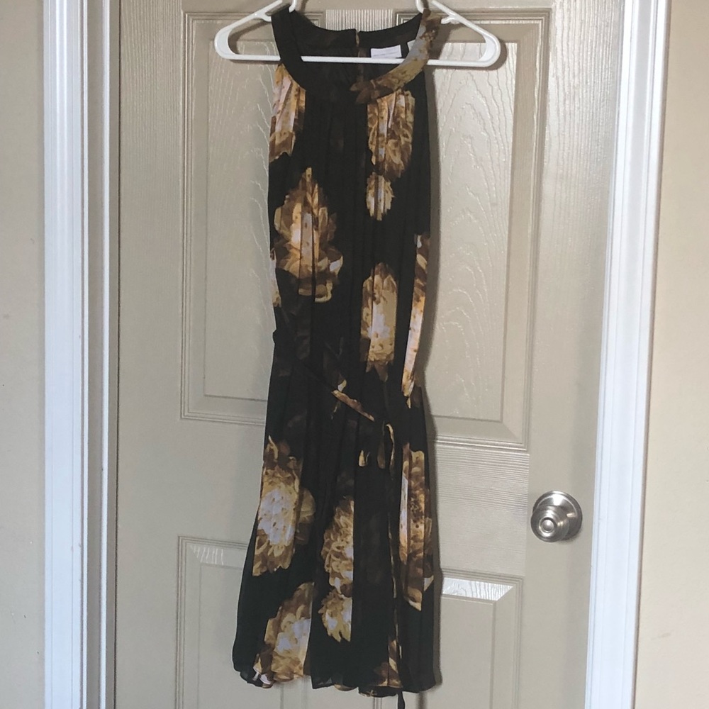 New York & Company pleated tie waist dress. Size M